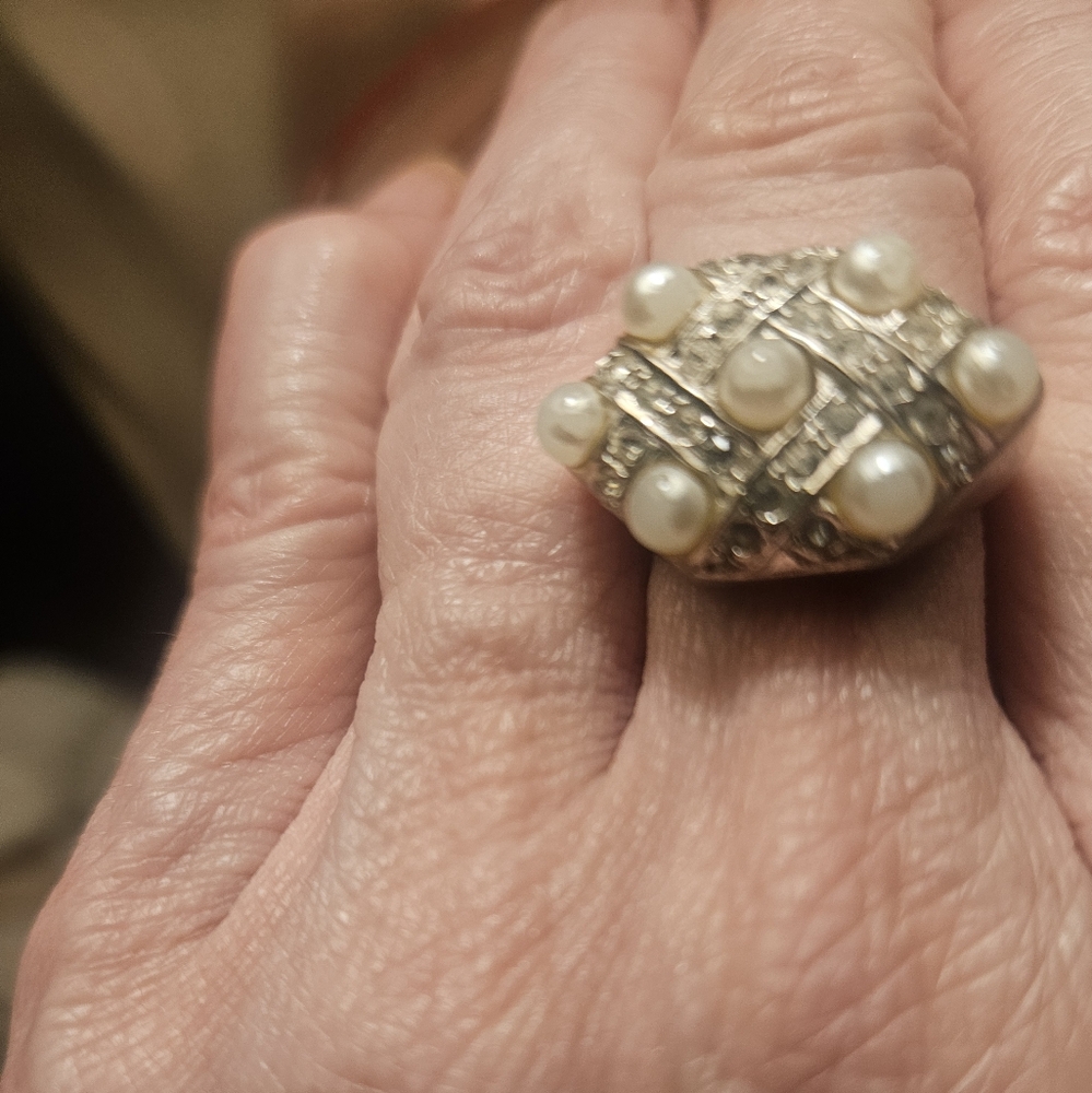 VTG.RING.UNIQUE COMBO OF CZ,PEARLS&STERLING.COOL ANGULAR DESIGN.WEIGHTY PIECE!